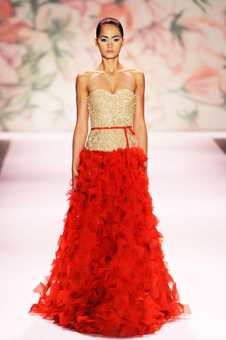 Illustration for article titled Monique Lhullier's Gowns Leave Audience Gasping In Awe